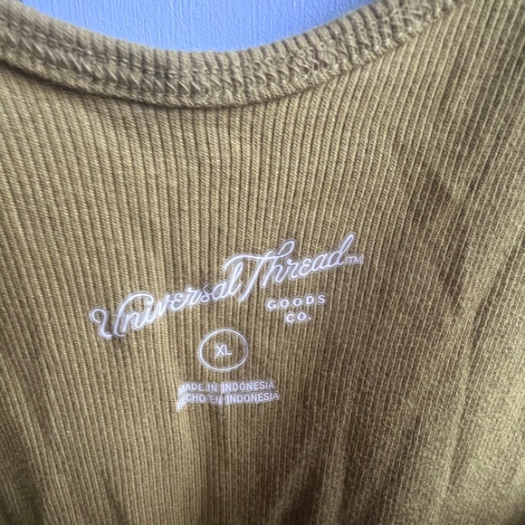 Universal Thread Tank - Picture 3 of 3